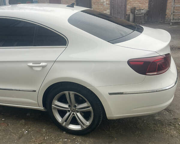 Белый Фольксваген CC / Passat CC, объемом двигателя 2 л и пробегом 190 тыс. км за 11000 $, фото 4 на Automoto.ua