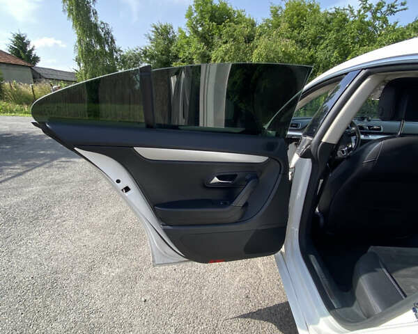 Білий Фольксваген CC / Passat CC, об'ємом двигуна 1.97 л та пробігом 220 тис. км за 12000 $, фото 11 на Automoto.ua