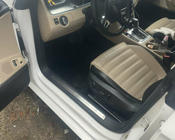 Белый Фольксваген CC / Passat CC, объемом двигателя 2 л и пробегом 190 тыс. км за 11000 $, фото 11 на Automoto.ua
