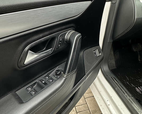 Білий Фольксваген CC / Passat CC, об'ємом двигуна 1.98 л та пробігом 206 тис. км за 8350 $, фото 7 на Automoto.ua