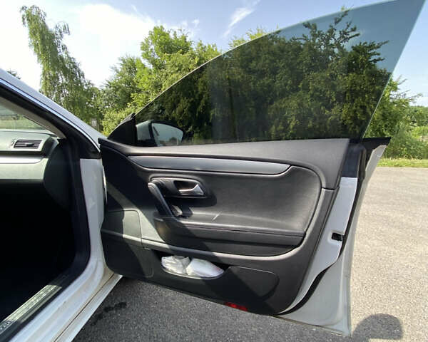 Білий Фольксваген CC / Passat CC, об'ємом двигуна 1.97 л та пробігом 220 тис. км за 12000 $, фото 9 на Automoto.ua