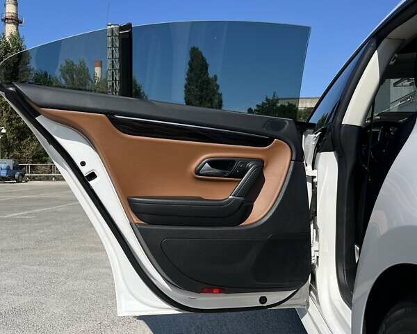Белый Фольксваген CC / Passat CC, объемом двигателя 1.98 л и пробегом 164 тыс. км за 13250 $, фото 25 на Automoto.ua