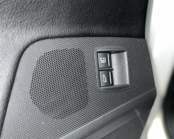 Білий Фольксваген CC / Passat CC, об'ємом двигуна 1.97 л та пробігом 281 тис. км за 11000 $, фото 15 на Automoto.ua