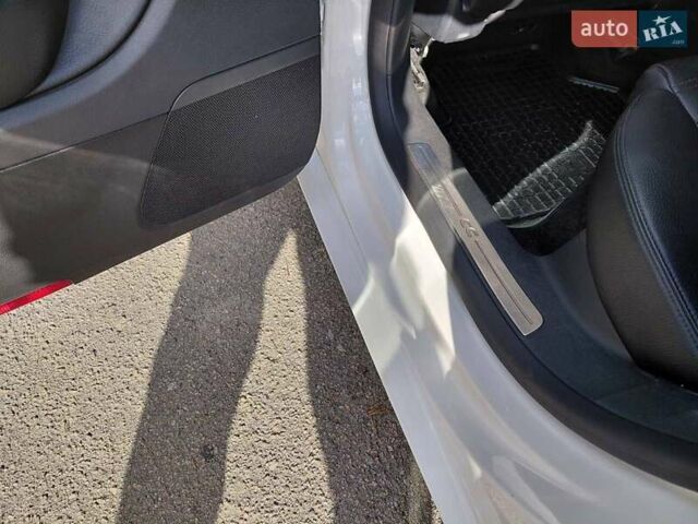 Белый Фольксваген CC / Passat CC, объемом двигателя 1.98 л и пробегом 228 тыс. км за 10500 $, фото 30 на Automoto.ua