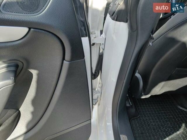 Белый Фольксваген CC / Passat CC, объемом двигателя 1.98 л и пробегом 228 тыс. км за 10500 $, фото 35 на Automoto.ua