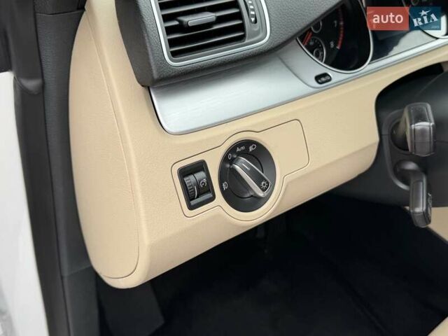 Білий Фольксваген CC / Passat CC, об'ємом двигуна 2 л та пробігом 91 тис. км за 10999 $, фото 28 на Automoto.ua