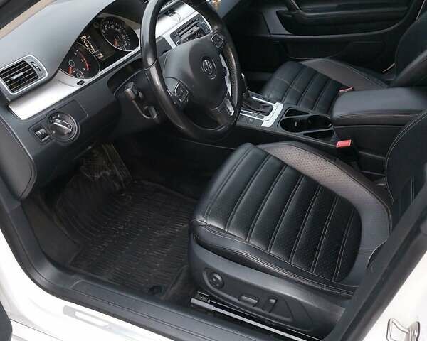 Белый Фольксваген CC / Passat CC, объемом двигателя 2 л и пробегом 125 тыс. км за 13000 $, фото 4 на Automoto.ua