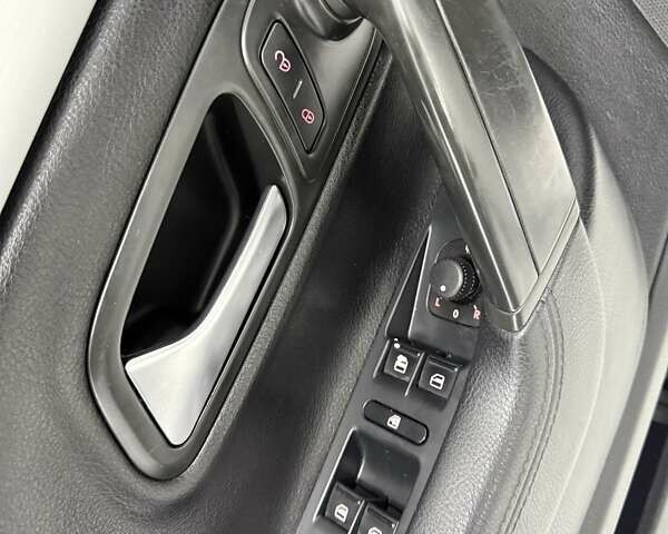 Белый Фольксваген CC / Passat CC, объемом двигателя 1.98 л и пробегом 164 тыс. км за 9500 $, фото 32 на Automoto.ua