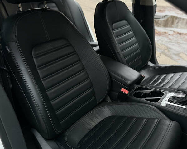 Белый Фольксваген CC / Passat CC, объемом двигателя 1.98 л и пробегом 177 тыс. км за 12000 $, фото 9 на Automoto.ua