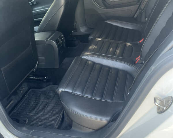 Білий Фольксваген CC / Passat CC, об'ємом двигуна 1.98 л та пробігом 178 тис. км за 10500 $, фото 8 на Automoto.ua