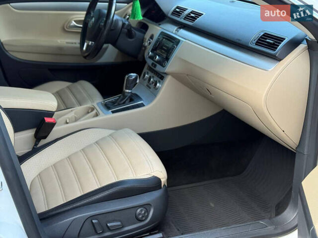 Білий Фольксваген CC / Passat CC, об'ємом двигуна 2 л та пробігом 250 тис. км за 11000 $, фото 7 на Automoto.ua