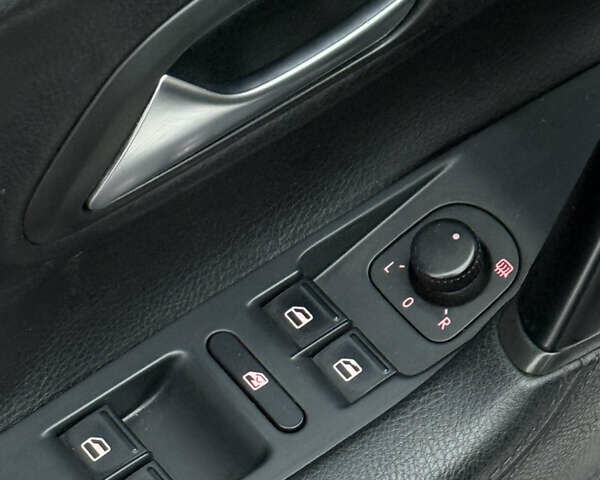 Белый Фольксваген CC / Passat CC, объемом двигателя 1.98 л и пробегом 177 тыс. км за 12000 $, фото 16 на Automoto.ua