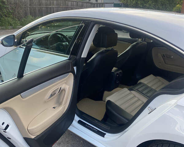 Белый Фольксваген CC / Passat CC, объемом двигателя 1.98 л и пробегом 157 тыс. км за 11800 $, фото 3 на Automoto.ua