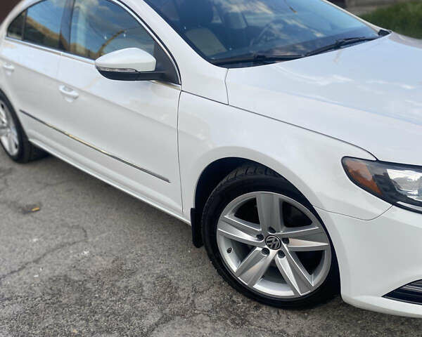 Белый Фольксваген CC / Passat CC, объемом двигателя 1.98 л и пробегом 157 тыс. км за 11800 $, фото 2 на Automoto.ua