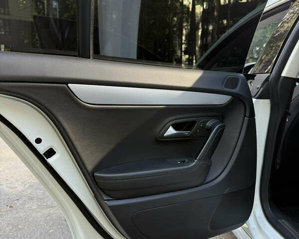 Белый Фольксваген CC / Passat CC, объемом двигателя 1.98 л и пробегом 105 тыс. км за 13500 $, фото 3 на Automoto.ua