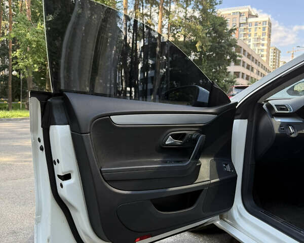 Белый Фольксваген CC / Passat CC, объемом двигателя 1.98 л и пробегом 105 тыс. км за 13500 $, фото 2 на Automoto.ua