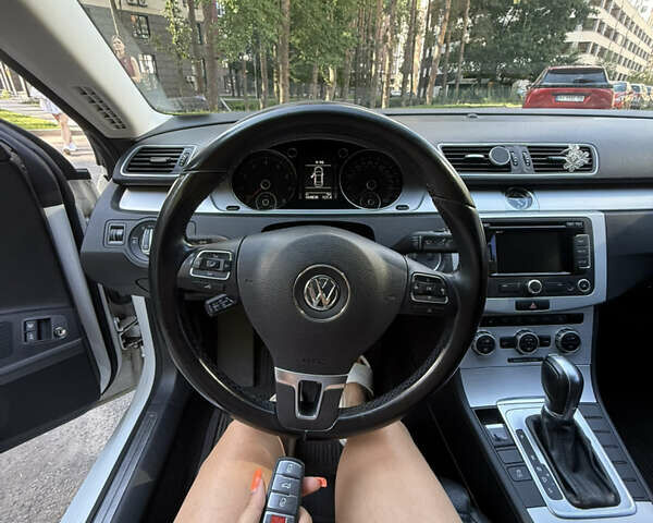 Белый Фольксваген CC / Passat CC, объемом двигателя 1.98 л и пробегом 105 тыс. км за 13500 $, фото 1 на Automoto.ua