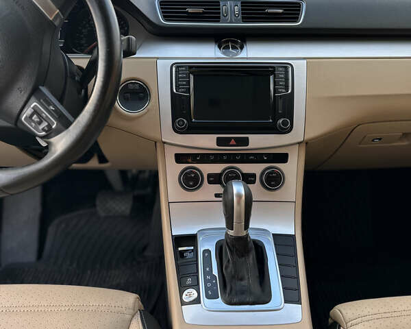 Білий Фольксваген CC / Passat CC, об'ємом двигуна 2 л та пробігом 210 тис. км за 13500 $, фото 12 на Automoto.ua