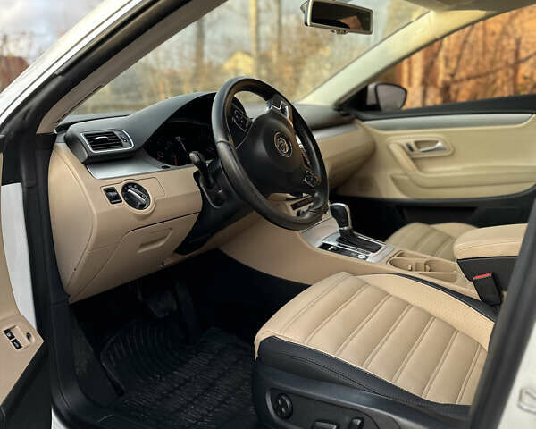 Білий Фольксваген CC / Passat CC, об'ємом двигуна 2 л та пробігом 210 тис. км за 13500 $, фото 8 на Automoto.ua
