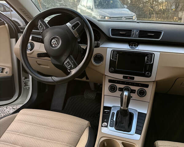 Білий Фольксваген CC / Passat CC, об'ємом двигуна 2 л та пробігом 210 тис. км за 13500 $, фото 11 на Automoto.ua