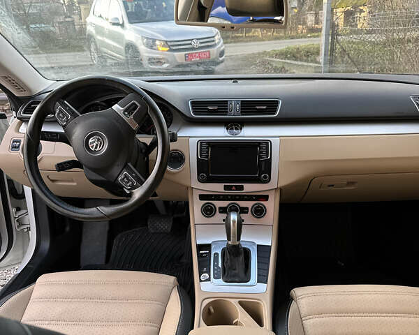 Білий Фольксваген CC / Passat CC, об'ємом двигуна 2 л та пробігом 210 тис. км за 13500 $, фото 10 на Automoto.ua