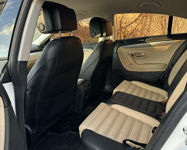 Білий Фольксваген CC / Passat CC, об'ємом двигуна 2 л та пробігом 210 тис. км за 13500 $, фото 14 на Automoto.ua