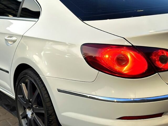 Белый Фольксваген CC, объемом двигателя 2 л и пробегом 285 тыс. км за 9500 $, фото 5 на Automoto.ua