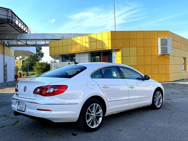 Белый Фольксваген CC, объемом двигателя 2 л и пробегом 270 тыс. км за 8400 $, фото 1 на Automoto.ua