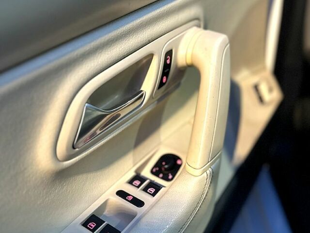 Белый Фольксваген CC, объемом двигателя 2 л и пробегом 285 тыс. км за 9500 $, фото 7 на Automoto.ua