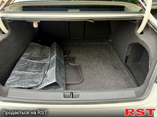 Белый Фольксваген CC, объемом двигателя 2 л и пробегом 230 тыс. км за 8700 $, фото 7 на Automoto.ua