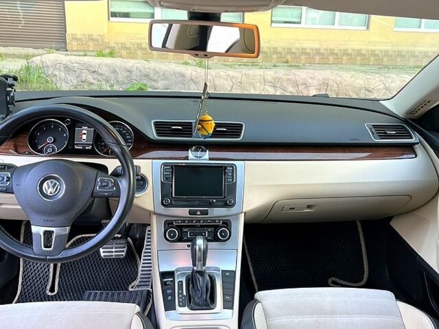 Білий Фольксваген CC, об'ємом двигуна 2 л та пробігом 139 тис. км за 10000 $, фото 2 на Automoto.ua