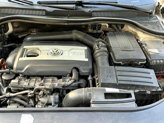 Білий Фольксваген CC, об'ємом двигуна 2 л та пробігом 139 тис. км за 10000 $, фото 4 на Automoto.ua