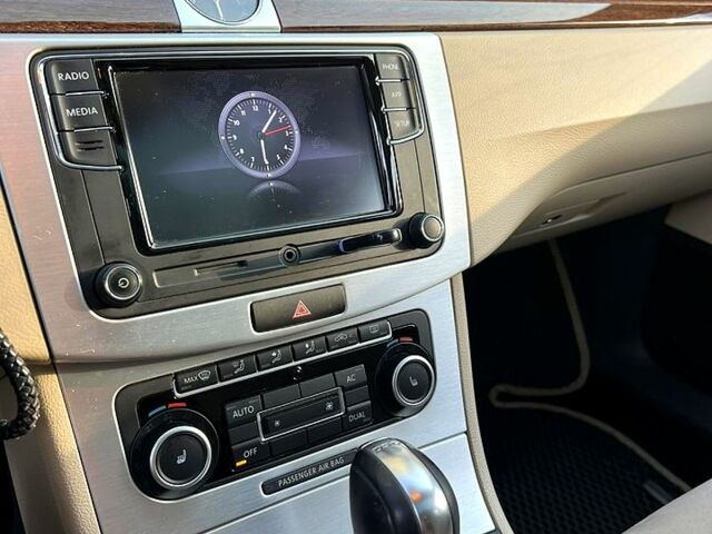 Білий Фольксваген CC, об'ємом двигуна 2 л та пробігом 139 тис. км за 10000 $, фото 5 на Automoto.ua