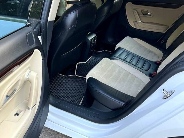 Білий Фольксваген CC, об'ємом двигуна 2 л та пробігом 139 тис. км за 10000 $, фото 1 на Automoto.ua