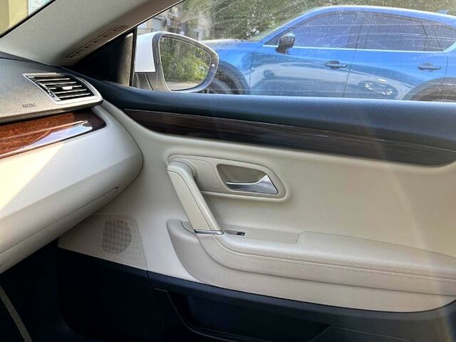 Білий Фольксваген CC, об'ємом двигуна 2 л та пробігом 139 тис. км за 10000 $, фото 3 на Automoto.ua