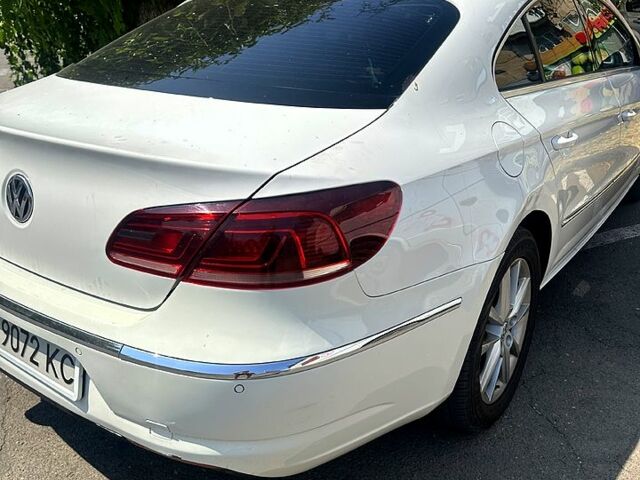 Білий Фольксваген CC, об'ємом двигуна 2 л та пробігом 204 тис. км за 10000 $, фото 5 на Automoto.ua