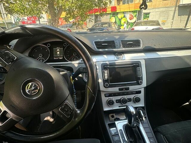 Білий Фольксваген CC, об'ємом двигуна 2 л та пробігом 204 тис. км за 10000 $, фото 4 на Automoto.ua