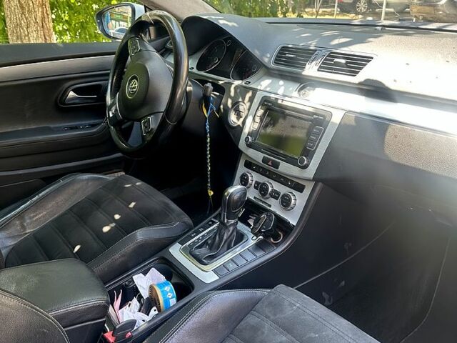 Білий Фольксваген CC, об'ємом двигуна 2 л та пробігом 204 тис. км за 10000 $, фото 8 на Automoto.ua