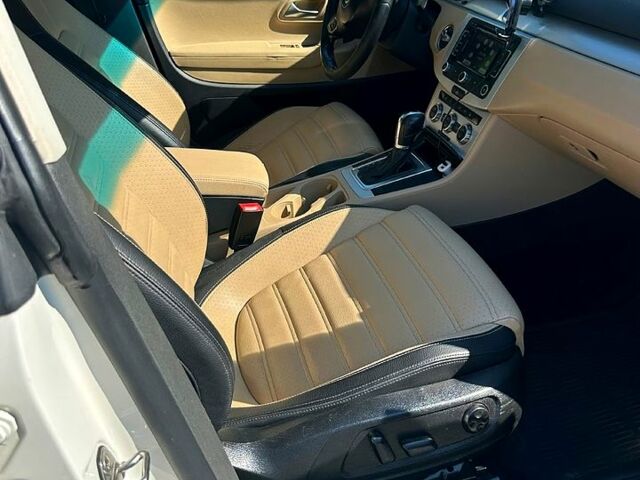 Белый Фольксваген CC, объемом двигателя 2 л и пробегом 190 тыс. км за 12000 $, фото 4 на Automoto.ua