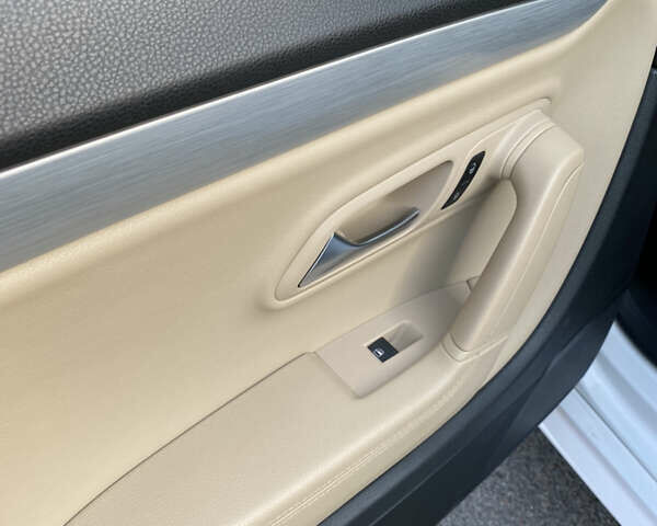 Белый Фольксваген CC / Passat CC, объемом двигателя 2 л и пробегом 93 тыс. км за 17000 $, фото 5 на Automoto.ua