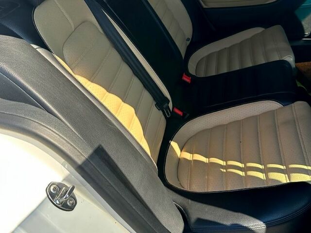 Белый Фольксваген CC, объемом двигателя 2 л и пробегом 190 тыс. км за 12000 $, фото 3 на Automoto.ua