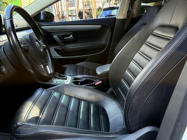 Белый Фольксваген CC, объемом двигателя 2 л и пробегом 106 тыс. км за 12500 $, фото 2 на Automoto.ua