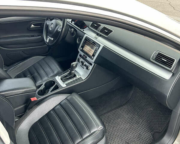 Бежевый Фольксваген CC / Passat CC, объемом двигателя 2 л и пробегом 230 тыс. км за 10000 $, фото 22 на Automoto.ua