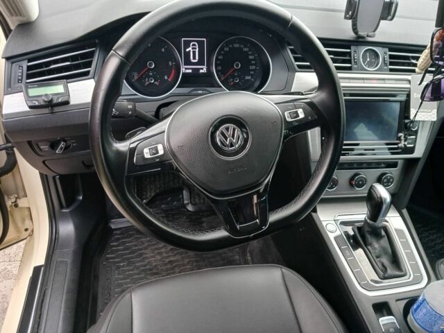 Бежевый Фольксваген СС, объемом двигателя 2 л и пробегом 300 тыс. км за 15500 $, фото 9 на Automoto.ua