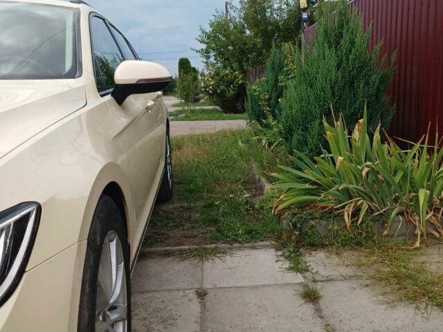 Бежевый Фольксваген СС, объемом двигателя 2 л и пробегом 300 тыс. км за 15500 $, фото 3 на Automoto.ua