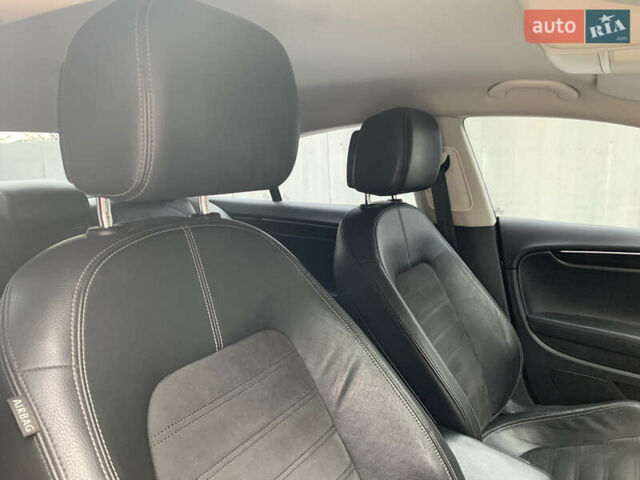 Черный Фольксваген CC / Passat CC, объемом двигателя 1.97 л и пробегом 220 тыс. км за 12499 $, фото 8 на Automoto.ua