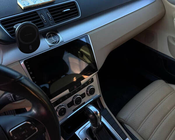 Червоний Фольксваген CC / Passat CC, об'ємом двигуна 1.98 л та пробігом 192 тис. км за 11200 $, фото 7 на Automoto.ua