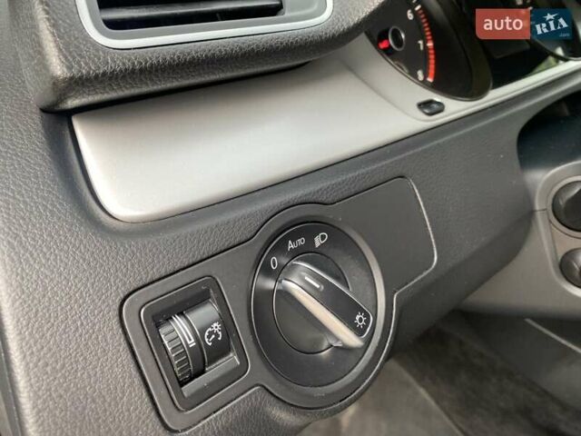 Сірий Фольксваген CC / Passat CC, об'ємом двигуна 1.98 л та пробігом 220 тис. км за 8500 $, фото 30 на Automoto.ua