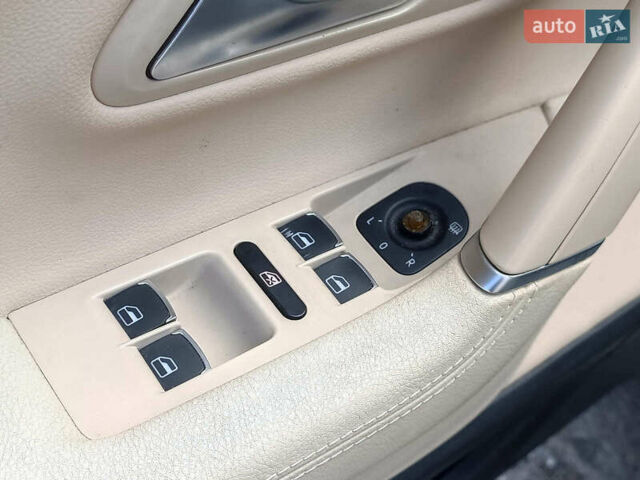 Сірий Фольксваген CC / Passat CC, об'ємом двигуна 2 л та пробігом 215 тис. км за 9490 $, фото 22 на Automoto.ua