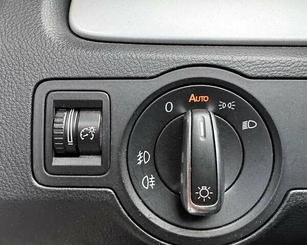 Сірий Фольксваген CC / Passat CC, об'ємом двигуна 1.98 л та пробігом 240 тис. км за 8300 $, фото 15 на Automoto.ua